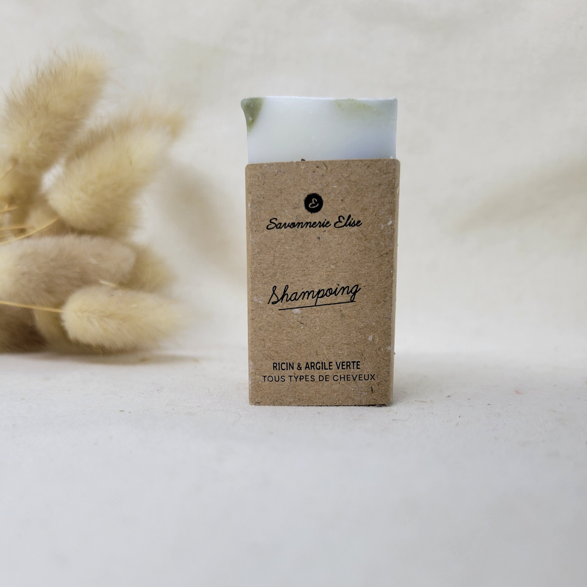 Savon shampoing 3 en 1 pour les cheveux, la barbe et le corps. 
A emporter en voyage réduit le poids du sac à dos. 
Cadeau pour les sportifs
sans huile essentielle - biodegradable - se laver dans la nature - vanlife 