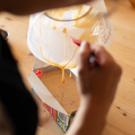 atelier avec des argiles française et des huiles essentielles biologiques. 
