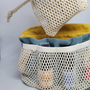 Soins naturels biodégradables pour la randonnée, trousse de toilette éco-responsable pour se laver en pleine nature sans polluer