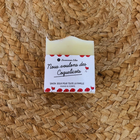 savon délicat aux coquelicots zéro déchet, cosmétique solide artisanale française sans parfum ni huiles essentielles pour un nettoyage respectueux