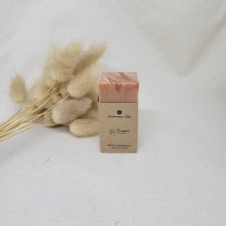 Soin reminéralisant pour le visage. Argile rouge et beurre de karité. 
savons au format pour les hotel, les voyages, mariage, baptême. Ils peuvent être personnalisé